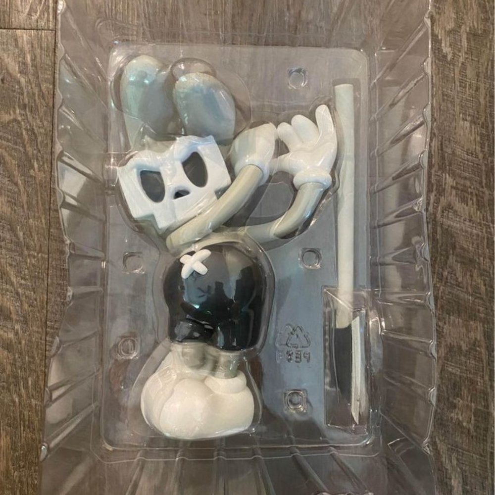 Superplastic x Guggimon Chop Chop Vinyl Figure